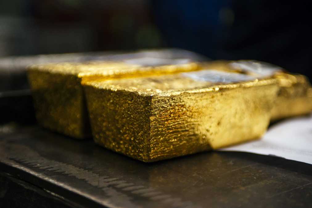 Gold: fading the metal’s shine