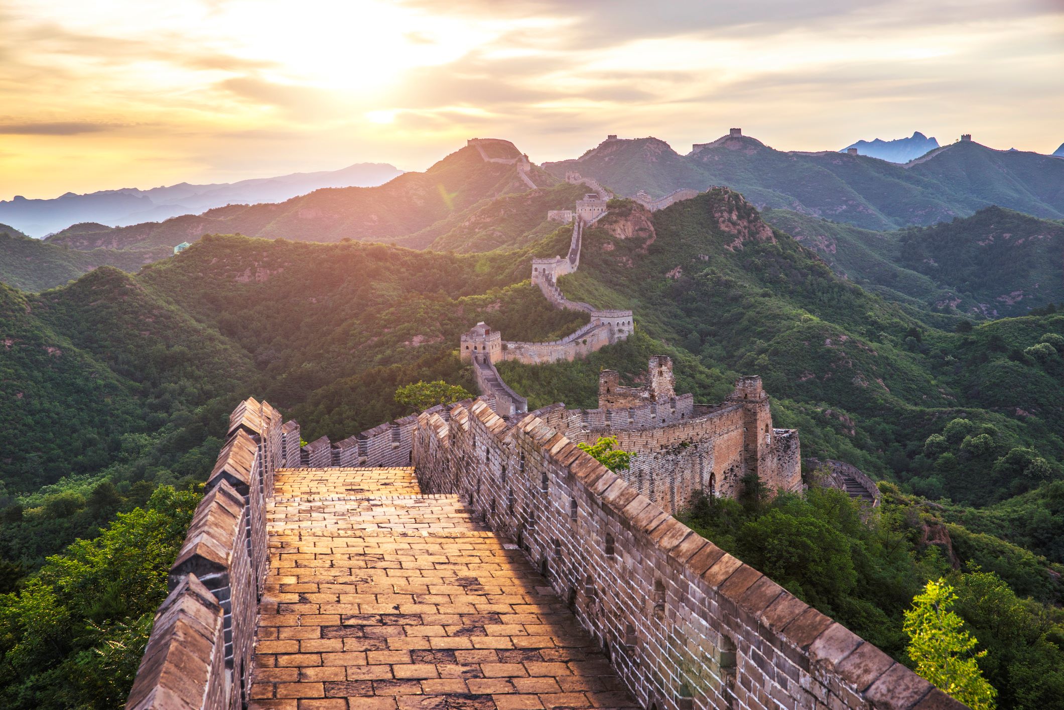 great-wall-of-china_gettyimages-547042068.jpg